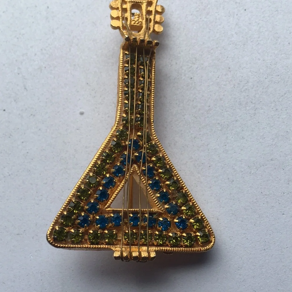 🔴Balalaika, Stringed Musical Instrument Brooch/Pin Gold Tone